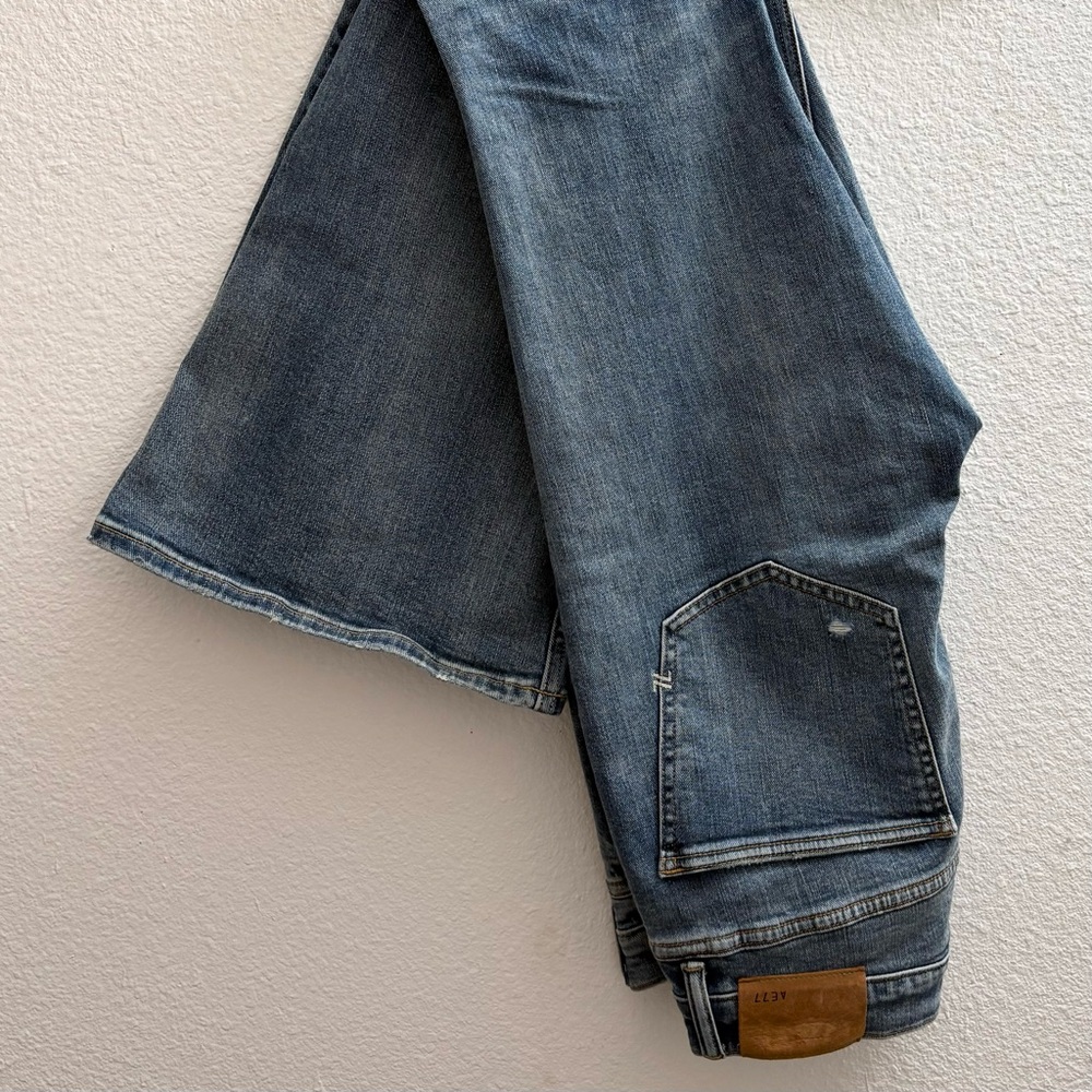 American Eagle AE77 Premium High-Rise Flare Jean size 4 Short NWOT